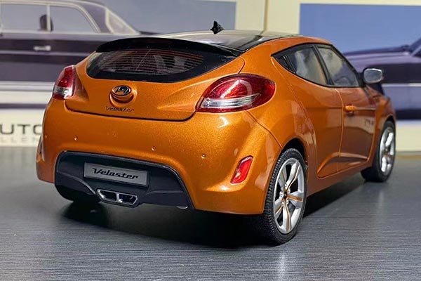 1/18 Hyundai Veloster diecast model in Orange 