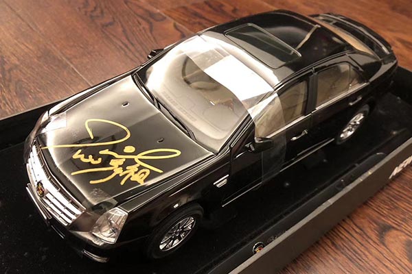 2010 Cadillac SLS Diecast Model(Signature Edition)