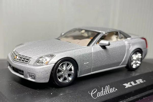 2004 Cadillac XLR Diecast Model in Silver(Hardroof)