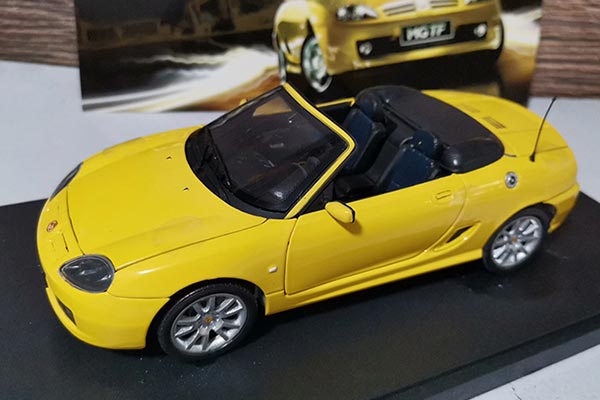 1/18 MG TF Diecast Model in Yellow